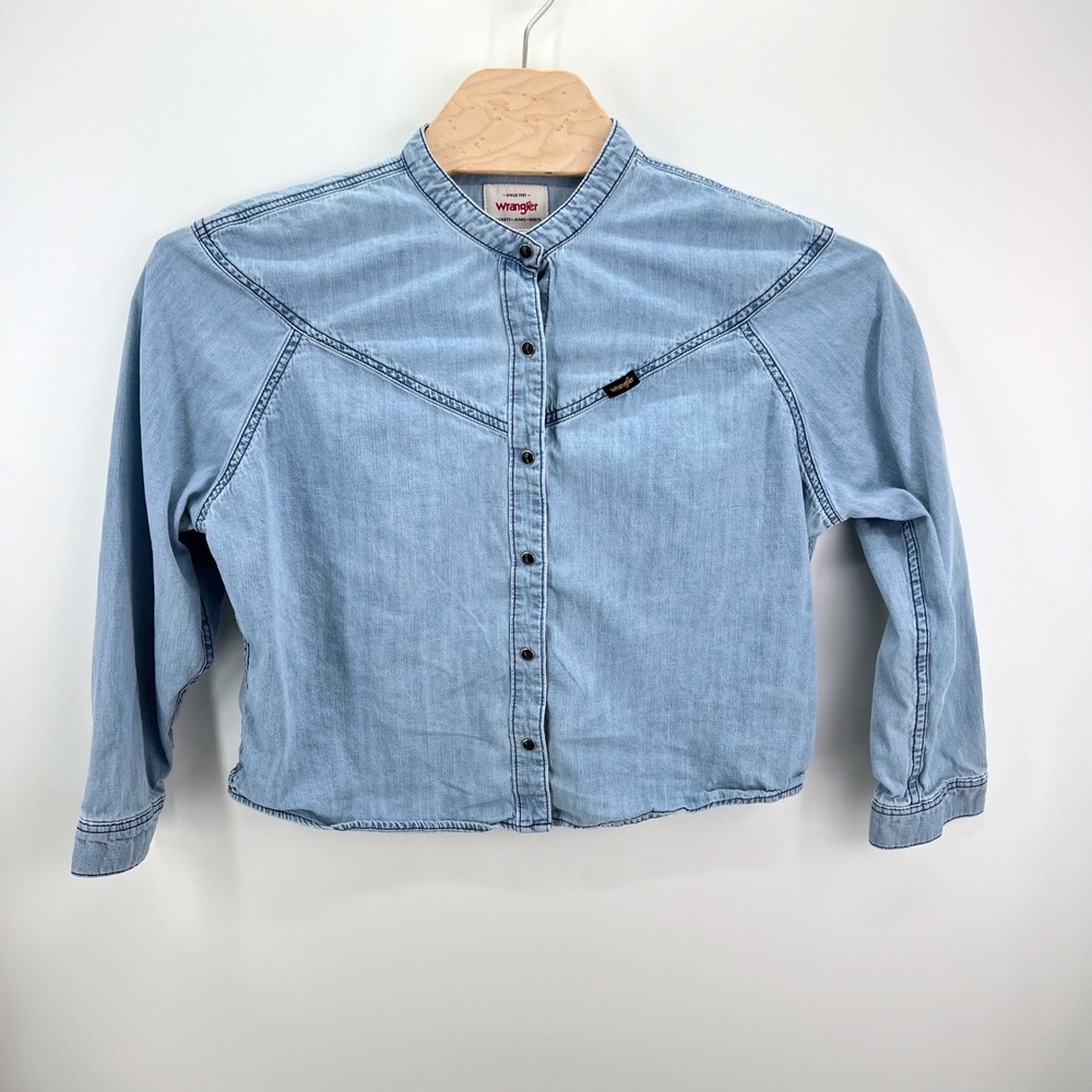 Wrangler Denim Shirt Womens L Blue Western Cropped Pearl Snap Band Collar Cowboy